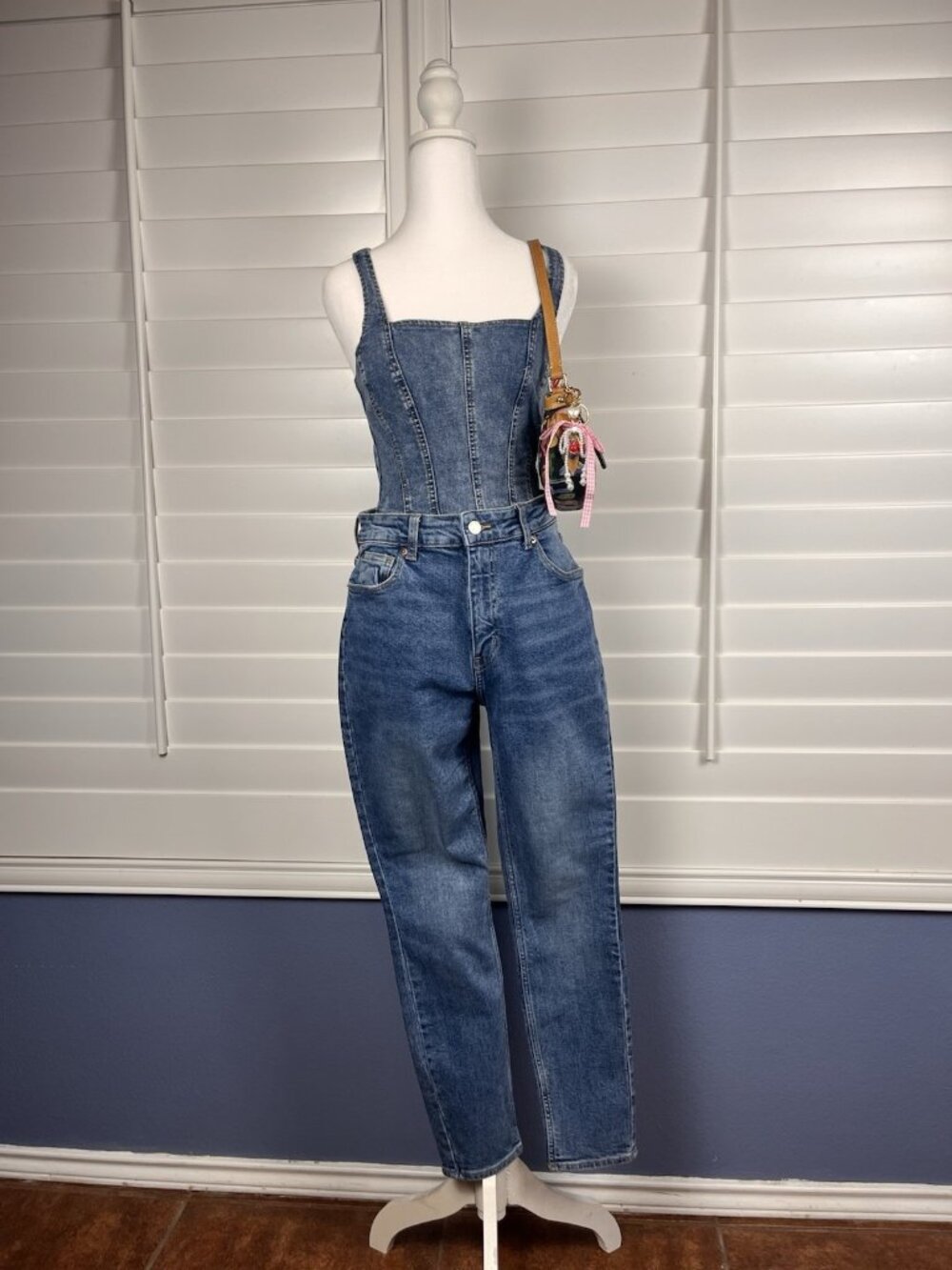 H&M Women’s Size 10 Medium Wash High Rise Slim Straight Ankle Jeans